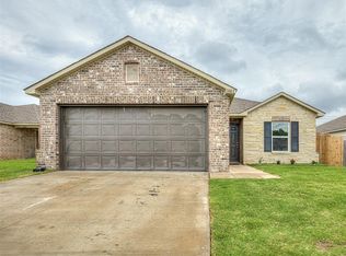 1607 Chuck Wagon Dr, El Reno, OK 73036