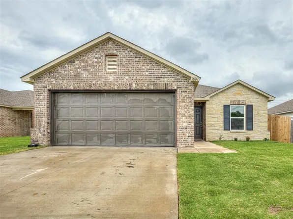 1607 Chuck Wagon Dr, El Reno, OK 73036