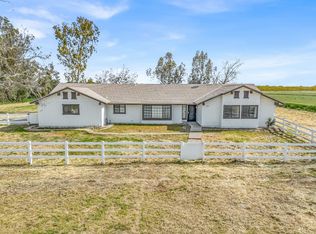 855 E Mount Whitney Ave, Laton, CA 93242