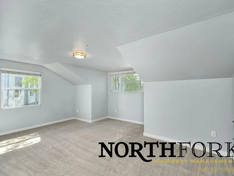 1110 S Manor Dr — Photo 7