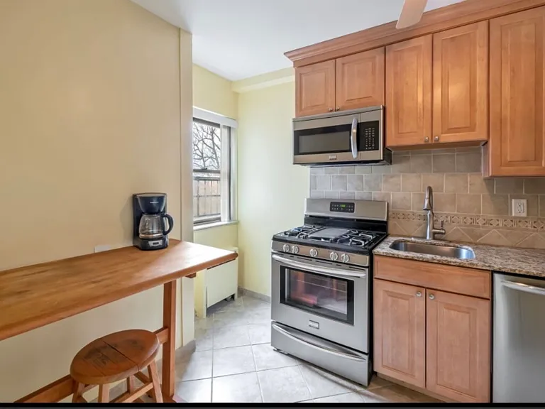 420 Park Pl #5C — Photo 8