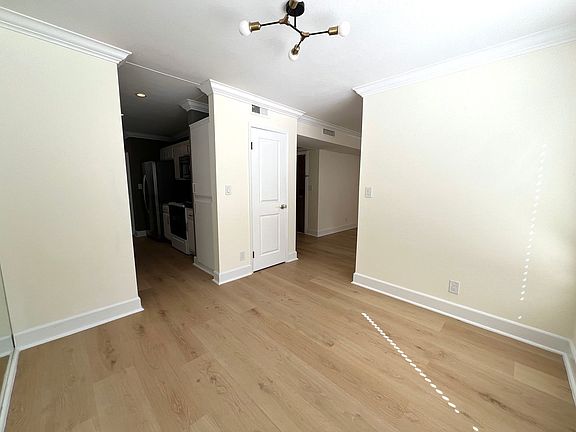 4th image of 412 N Oakhurst Dr APT 200