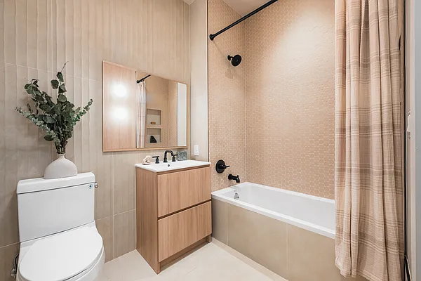 Bathroom, photo 2