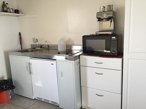 2nd image of 484 Hinds Ave #D