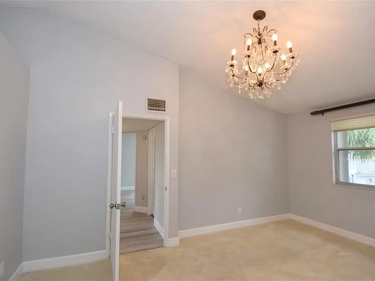4801 Grapevine Way — Photo 11