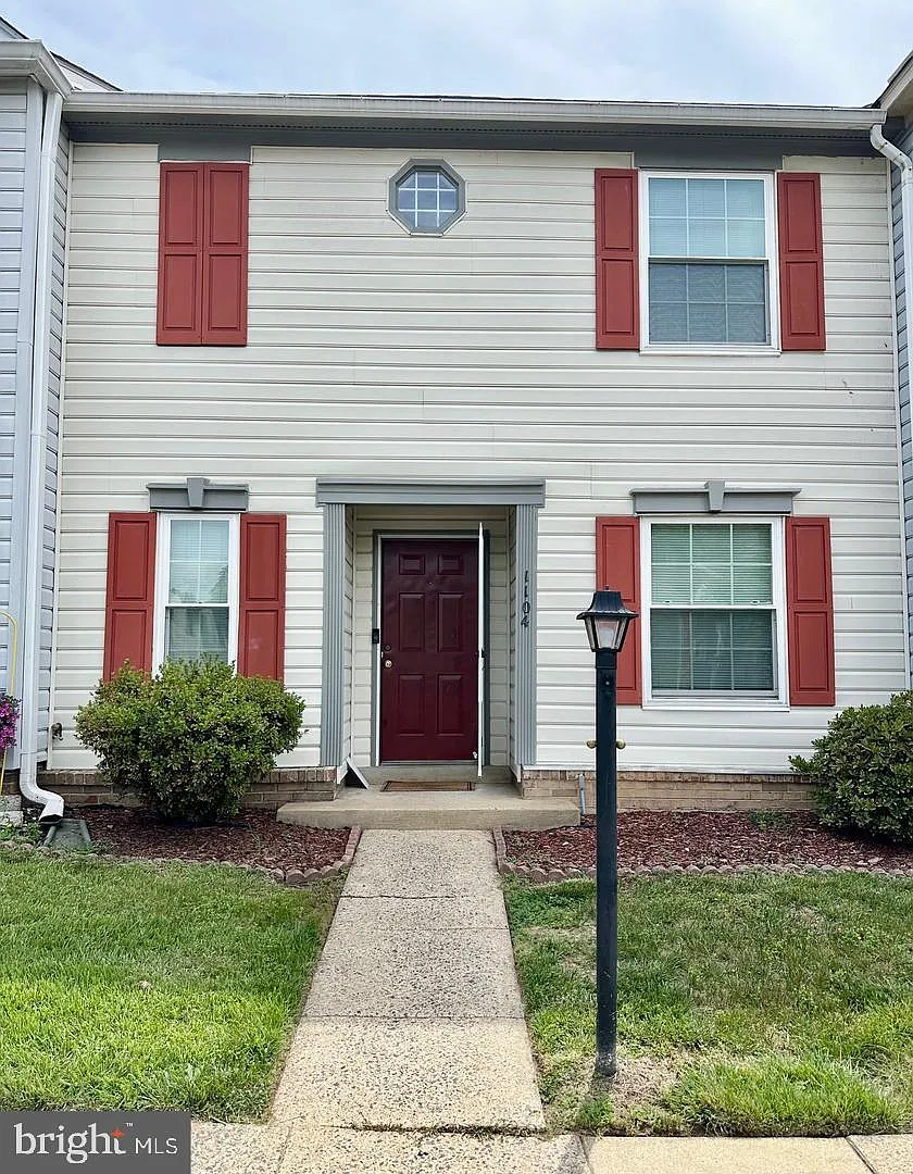 3 bed, 2.5 bath, 1408 sqft, $1,950 — Photo 1