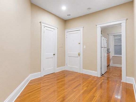 5th image of 21 Sutherland Rd APT 6