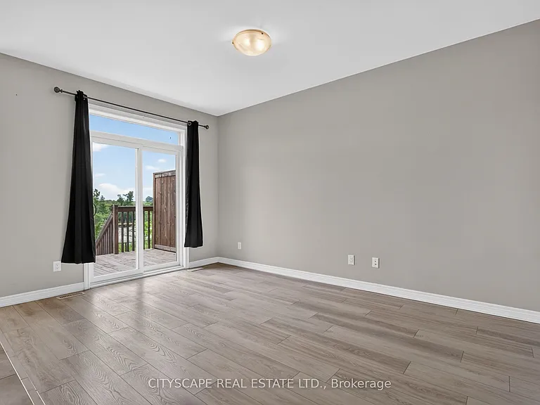 27 Lamb Cres — Photo 12