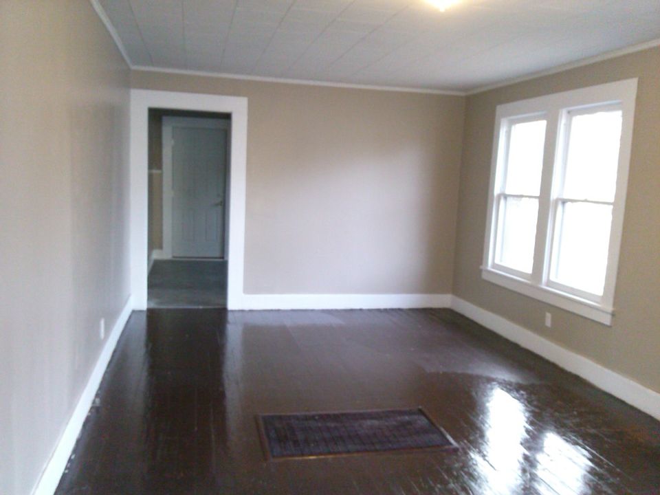 2nd image of 1403 Robinson Ave