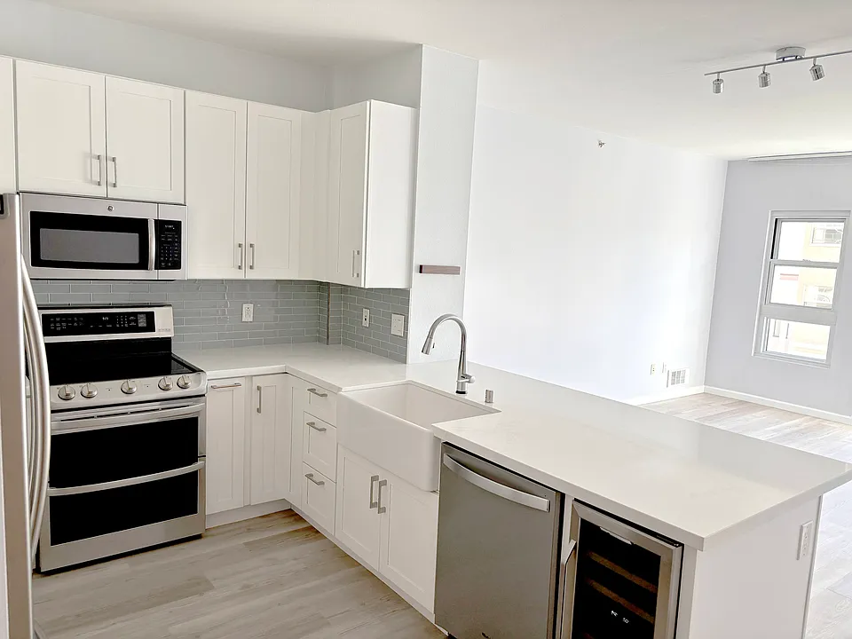 1 Lakeside Dr #310