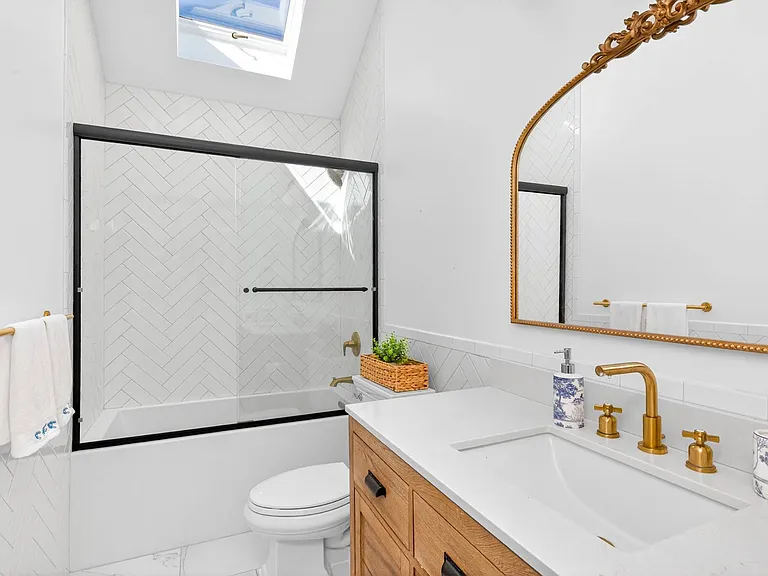 37 Squires Blvd — Photo 26