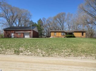 8959 N Wells Rd, Saint Louis, MI 48880