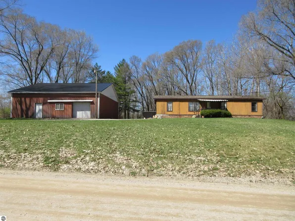 8959 N Wells Rd, Saint Louis, MI 48880