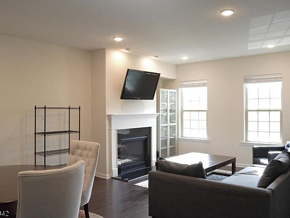 5th image of 80 Albert Ct