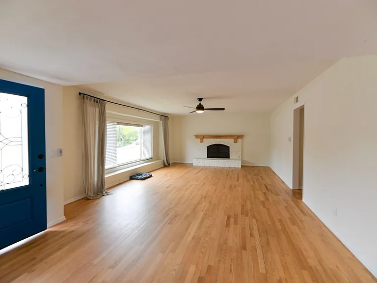 2345 S Ola Vis — Photo 9