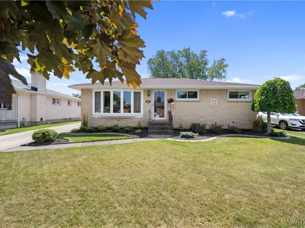11 McKenzie Ct, Cheektowaga, NY 14227