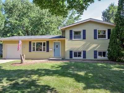 210 Wellington Dr, Crystal Lake, IL, 60014
