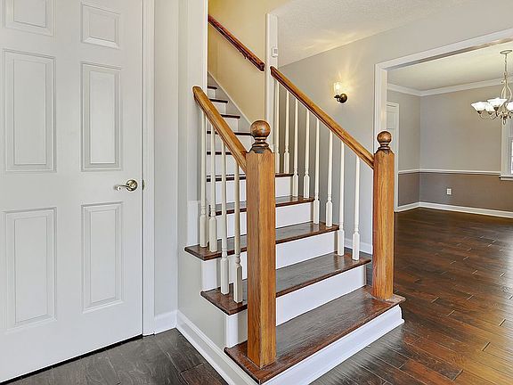 4th image of 220 Bruton Pl