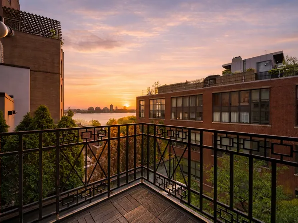 366 West 11th Street image 1 of 8