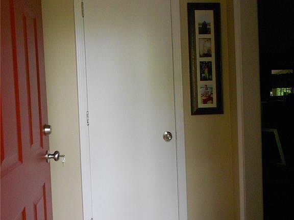 3rd image of 36 Lancaster Dr