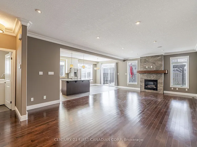 1690 Beaverbrook Ave — Photo 4
