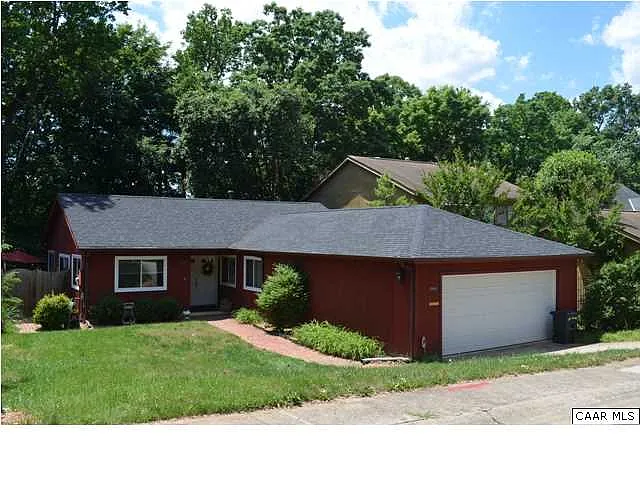 1540 Lake Forest Dr photo 1