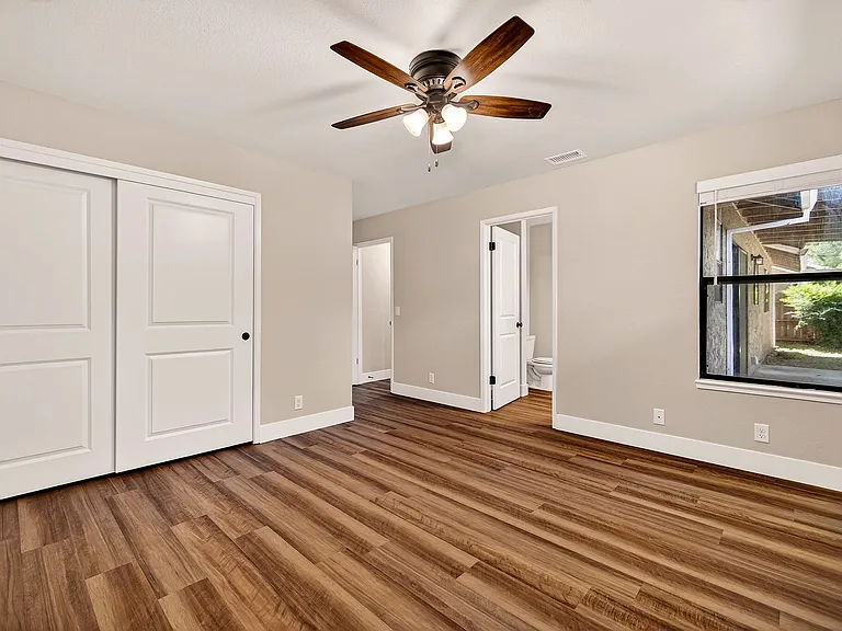 2925 Burnap Ave — Photo 11