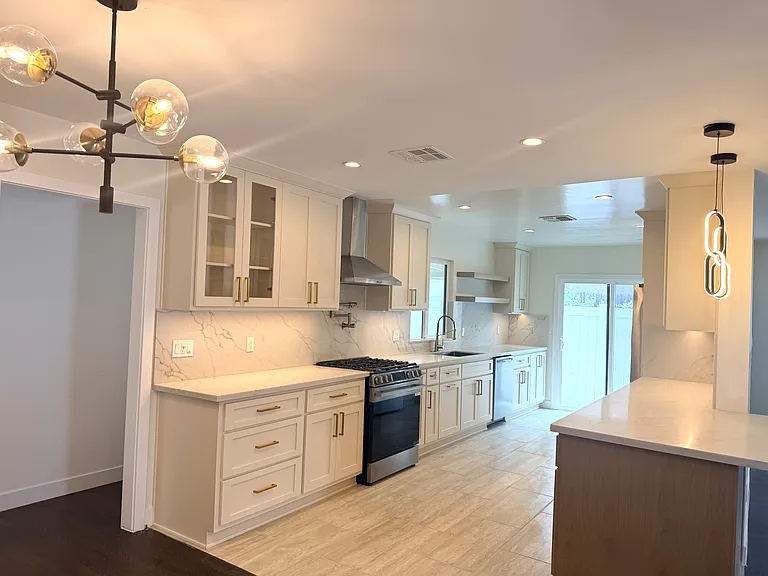 4862 Lindley Ave — Photo 2