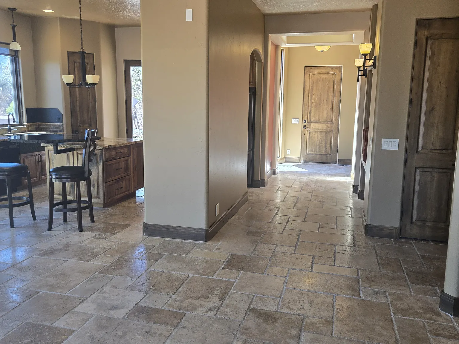 3 bed, 2400 sqft, $2,995 — Photo 4