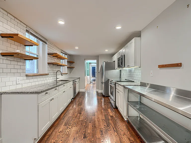 214 Warren Ave — Photo 9