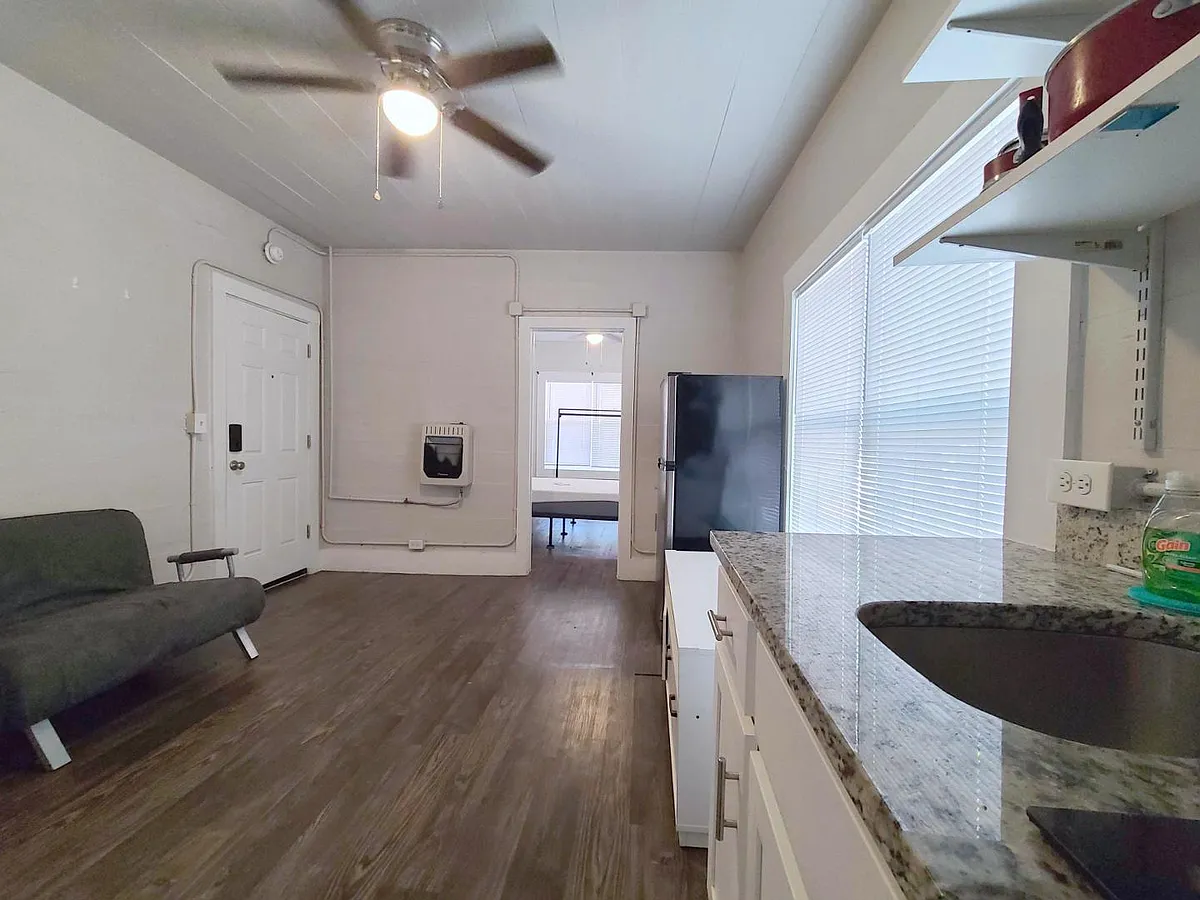 Unit Photo - 1405 Moore St #14031