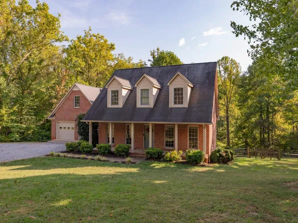 107 Knollwood Dr, Hurt, VA 24563