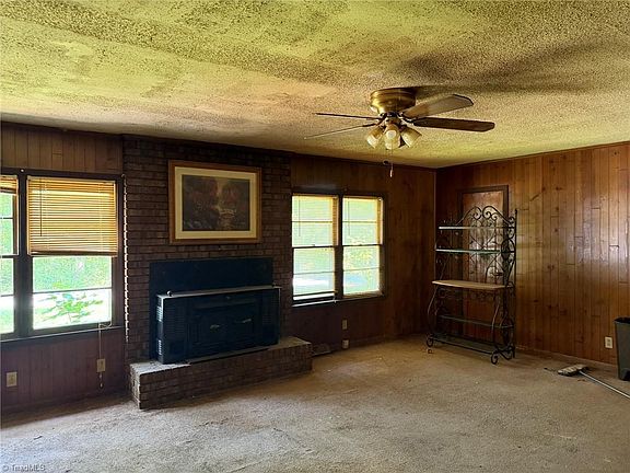 2nd image of 546 Sink Lake Rd