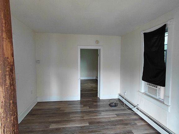 4th image of 665 Sayre Ave Unit A