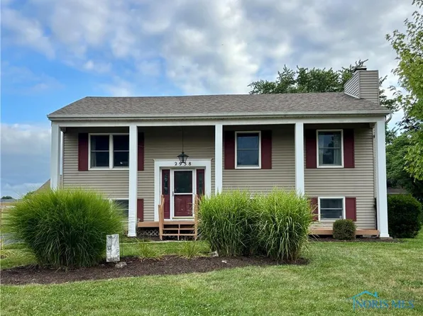 2958 Springwood St S, Oregon, OH 43616