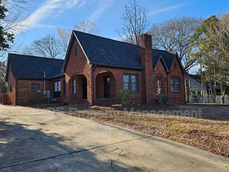 708 Union St S — Photo 4
