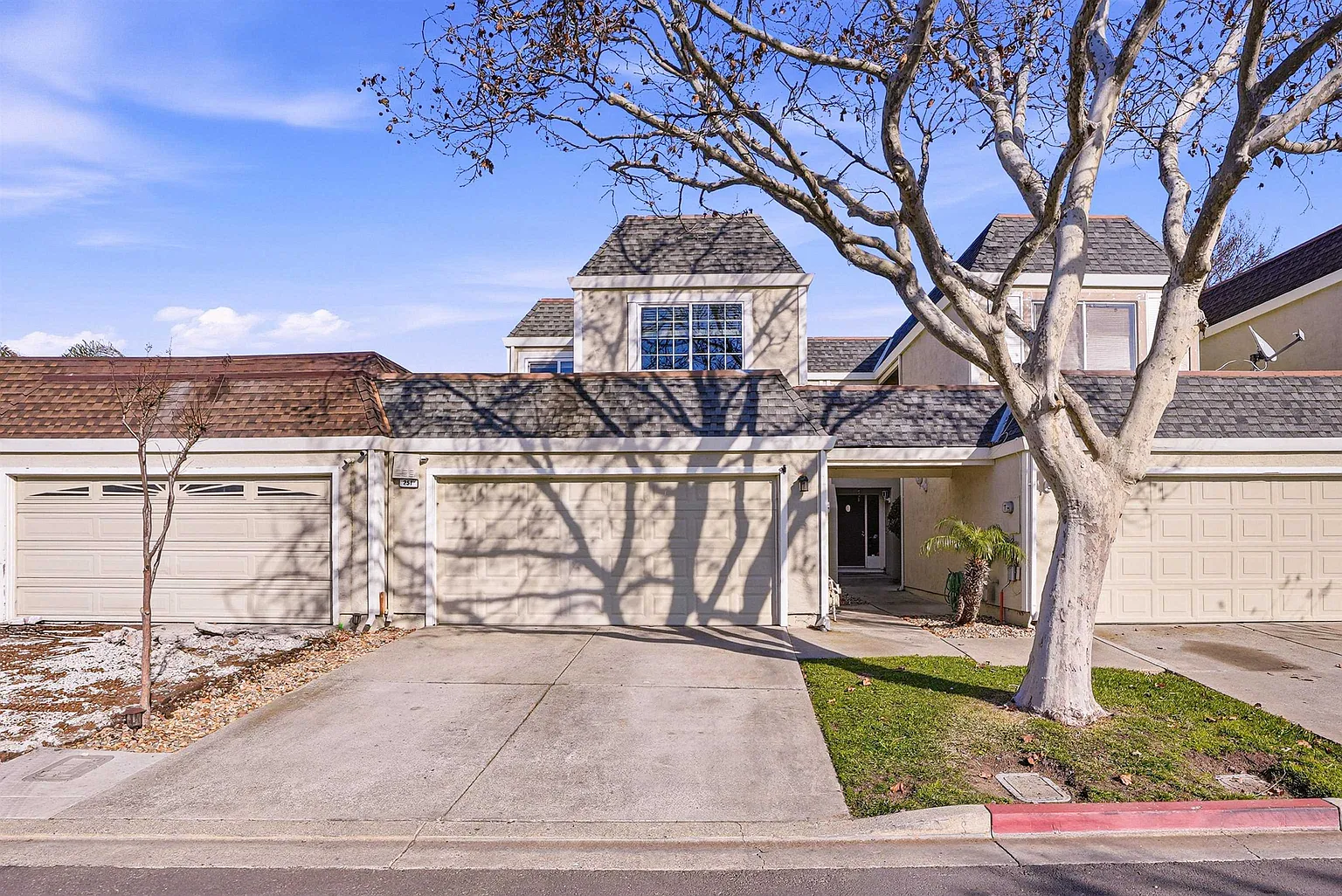251 Shoreline Dr photo 1