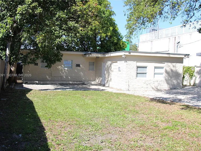 225 NW 59th St #B — Photo 4