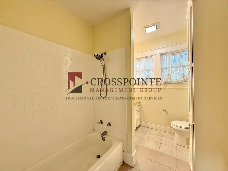 431 S College Ave — Photo 14