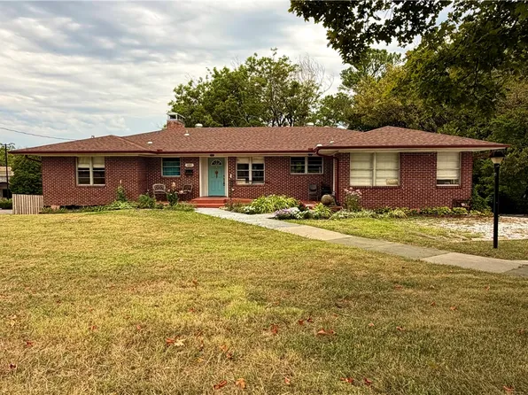2227 N College Ave, Fayetteville, AR 72703