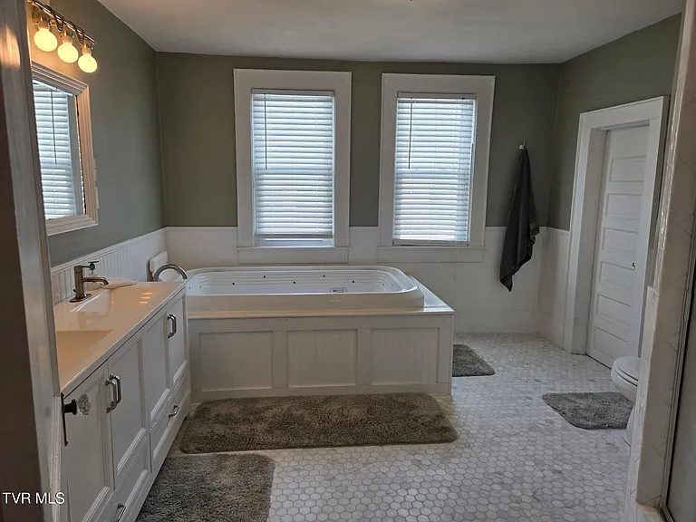 428 Maple St — Photo 15