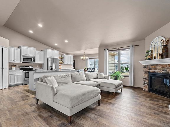 2nd image of 3434 Tulip Trl