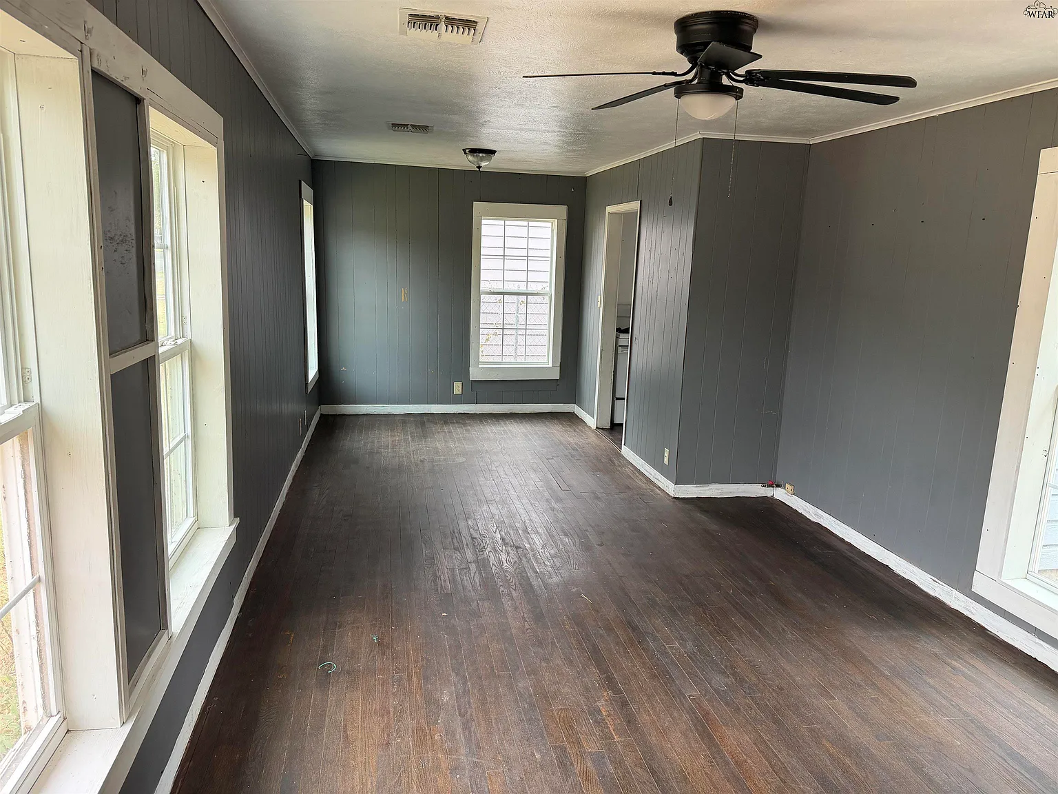 2 bed, 1.0 bath, 940 sqft, $800 — Photo 2