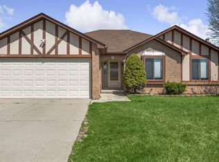 5087 Fox Hill Dr, Sterling Heights, MI 48310