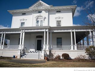 13 Manor House Ln, Milford, CT 06461