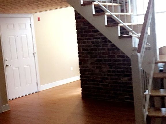 2nd image of 1321 1/2 E Main St APT 105