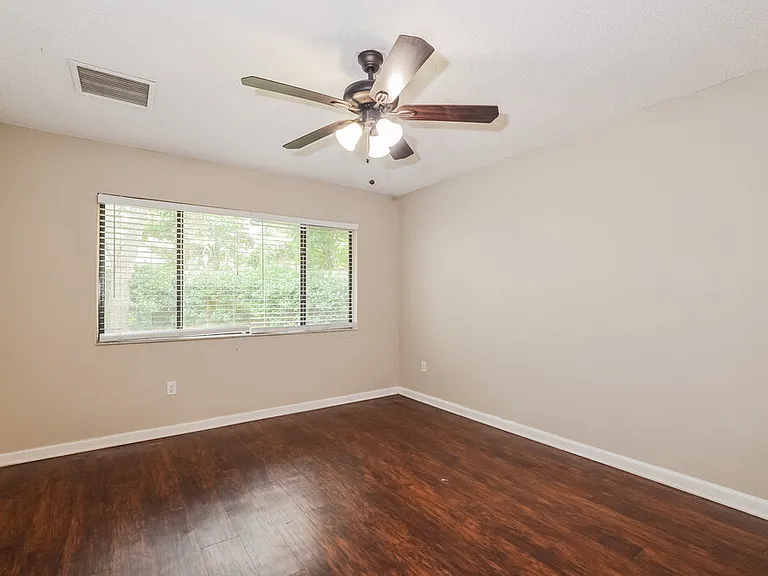 321 Alba Ln — Photo 9