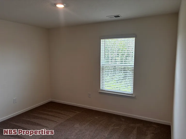 935 Utopia Ln — Photo 20