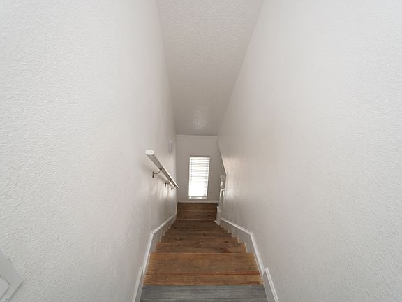 3rd image of 546 NE 43rd Ct