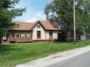 124 S College St, Assumption, IL 62510